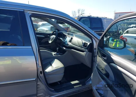 2015 Toyota Highlander Xle V6 z USA, uszkodzony, nr VIN 5TDKKRFH5FS042349